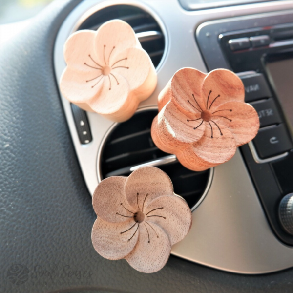 Essential Oil Aromatherapy Wooden Flower Diffuser with Car Vent Cliips